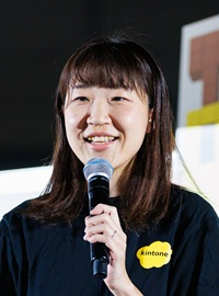 篠村 まゆ 氏